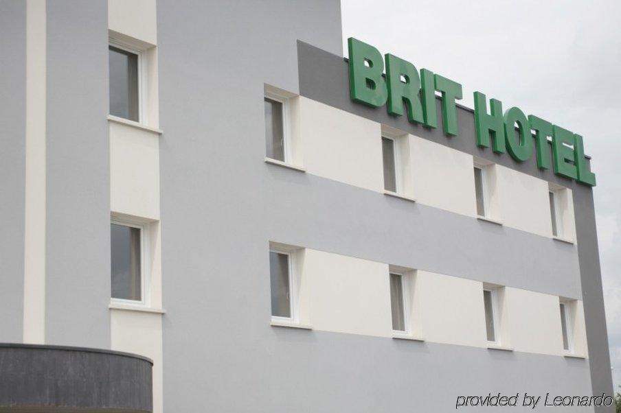 Brit Hotel Piscine & Spa - Fougeres Lecousse Экстерьер фото