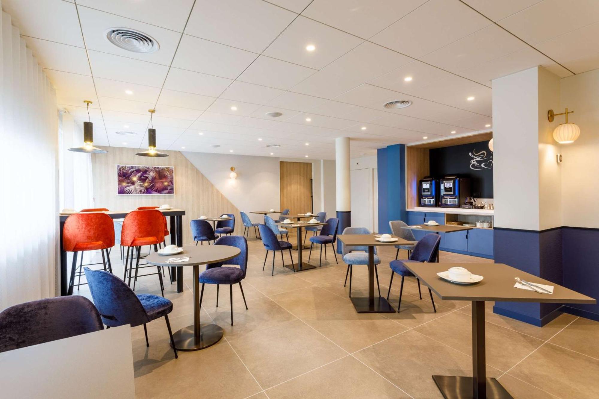 Brit Hotel Piscine & Spa - Fougeres Lecousse Экстерьер фото