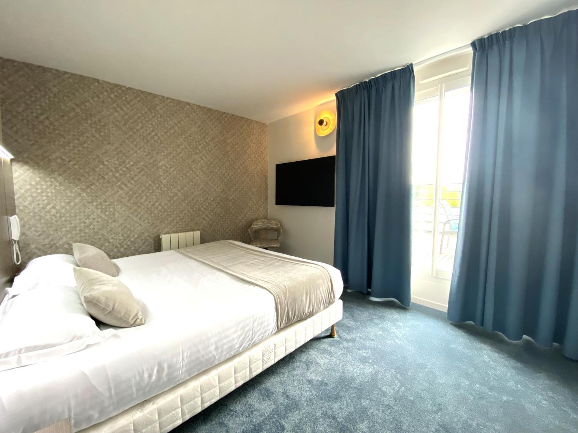 Brit Hotel Piscine & Spa - Fougeres Lecousse Экстерьер фото