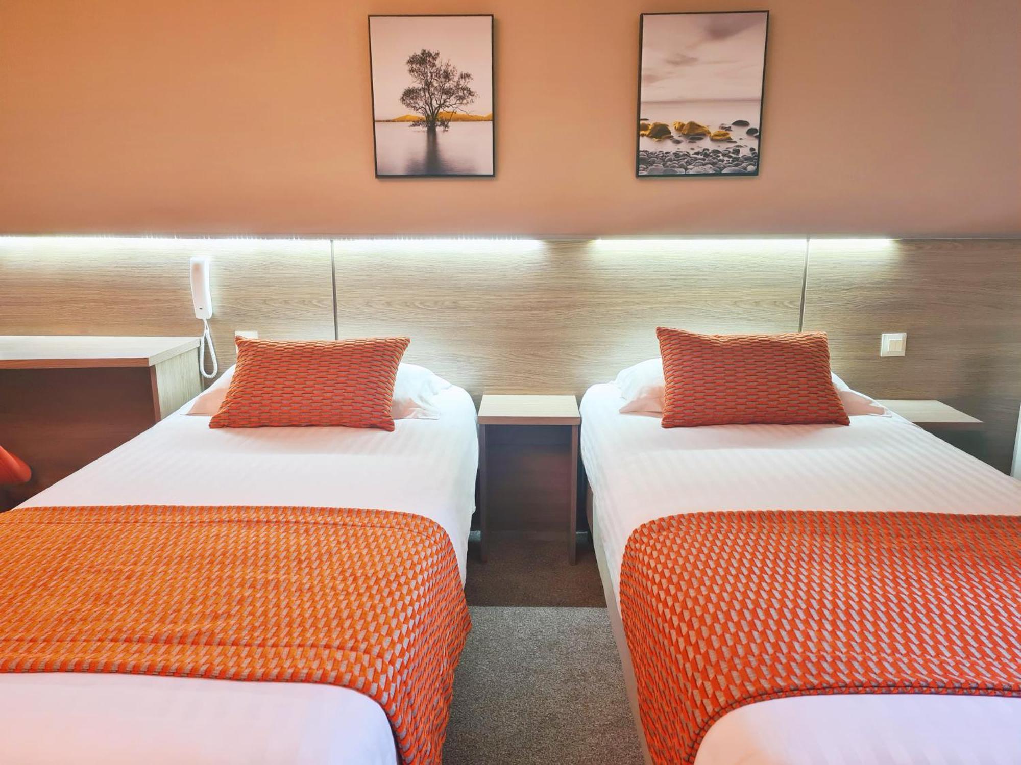 Brit Hotel Piscine & Spa - Fougeres Lecousse Экстерьер фото